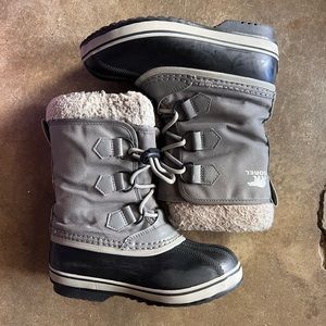 Sorel snow boots kids size 1